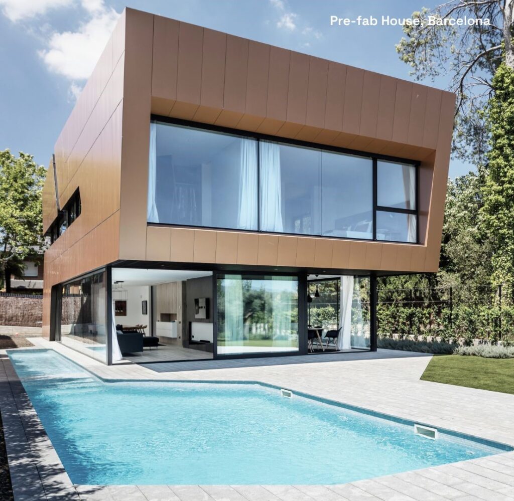 Casa modular y prefabricada moderna en Llavaneres con piscina y diseño arquitectónico pasivo