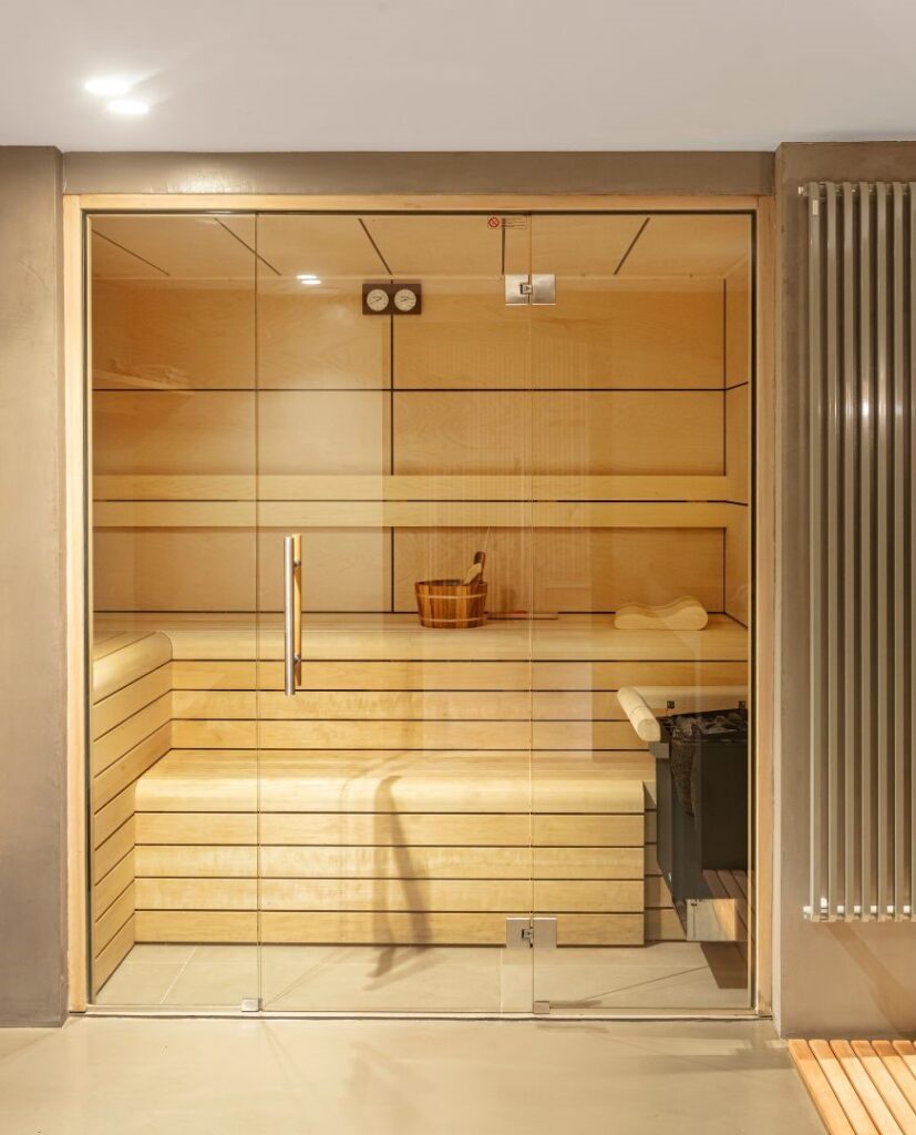 Sauna integrada en vivienda exclusiva de alto standing en Barcelona con diseño premium de ON-A